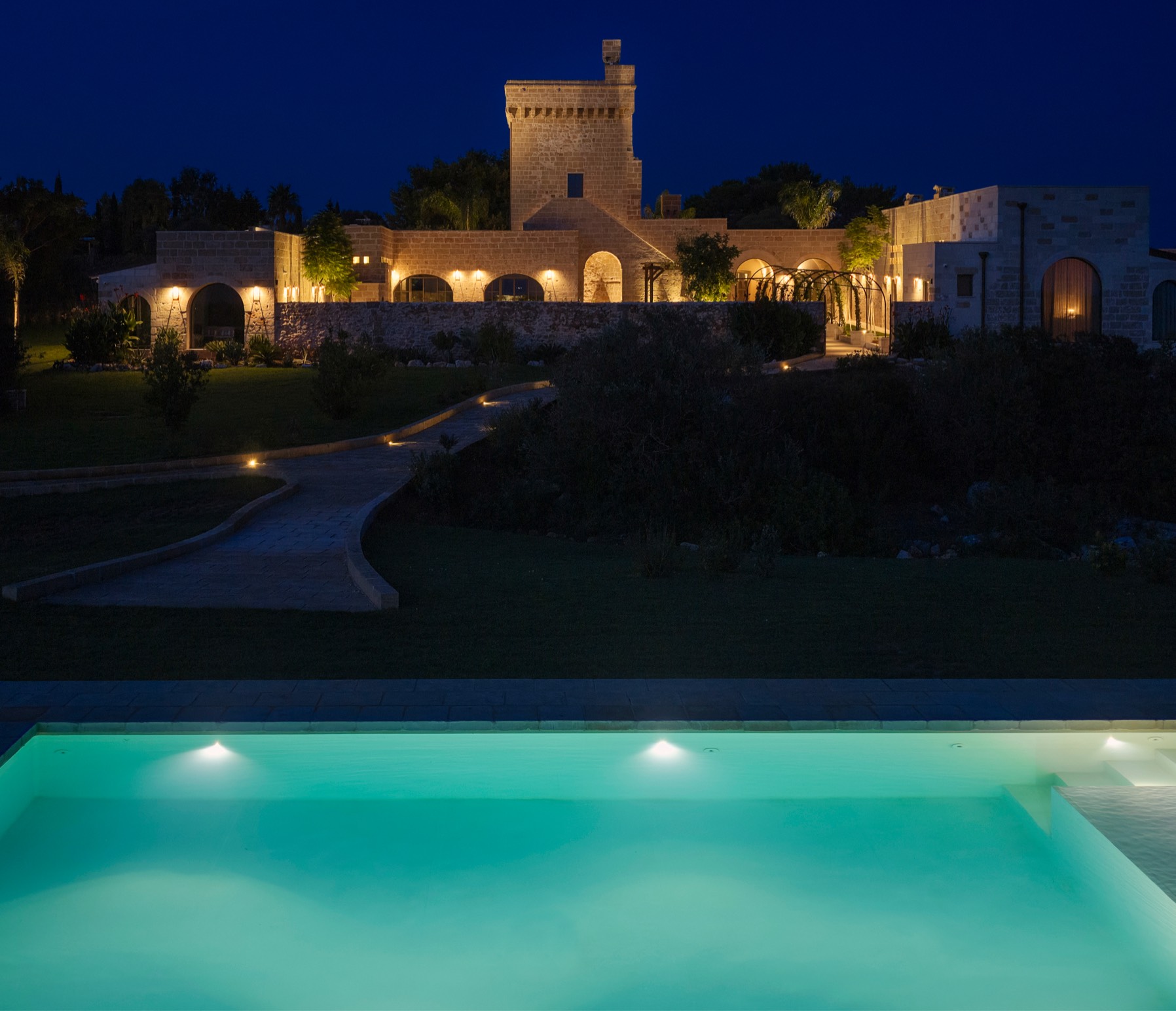 masseriavecchia_piscina_notturna